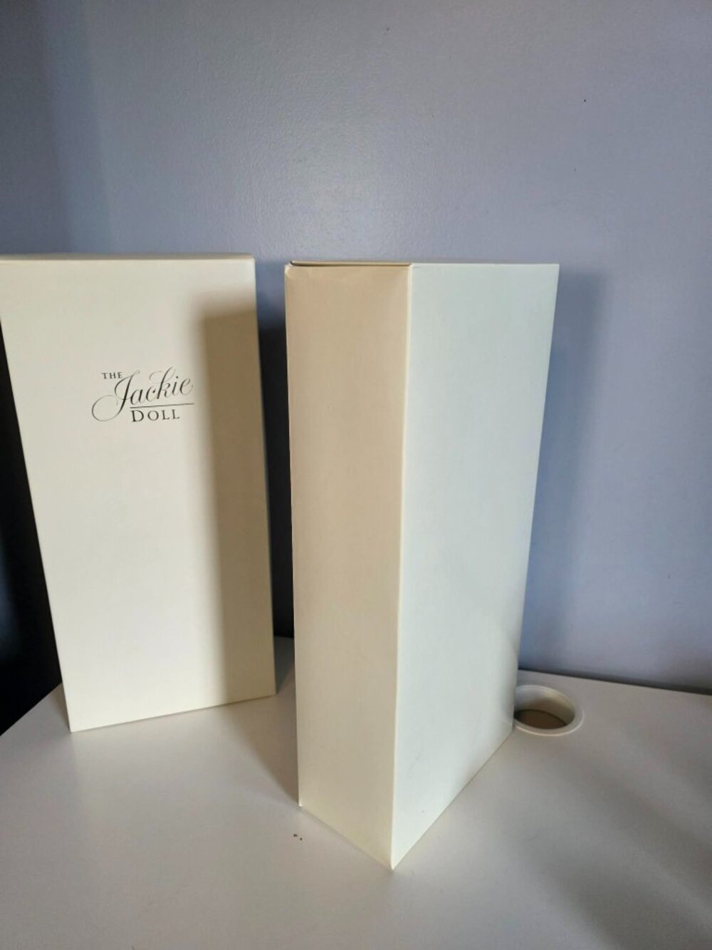 Franklin Mint Jacqueline Kennedy "The Jackie Doll" Inaugural Gala Portrait Doll - Picture 5 of 10